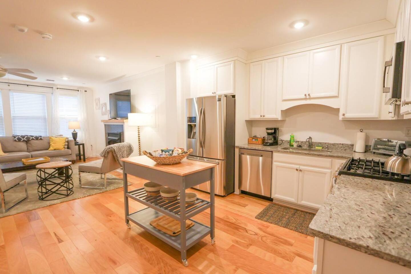 Modern 2-Bed, 2-Bath, 4 Min Walk To Northeastern Apartment Boston Exterior photo