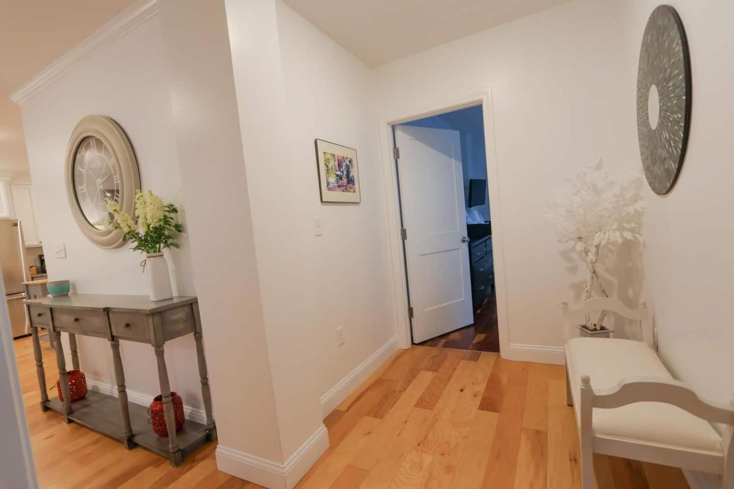 Modern 2-Bed, 2-Bath, 4 Min Walk To Northeastern Apartment Boston Exterior photo