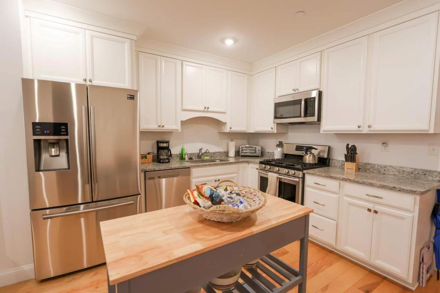 Modern 2-Bed, 2-Bath, 4 Min Walk To Northeastern Apartment Boston Exterior photo